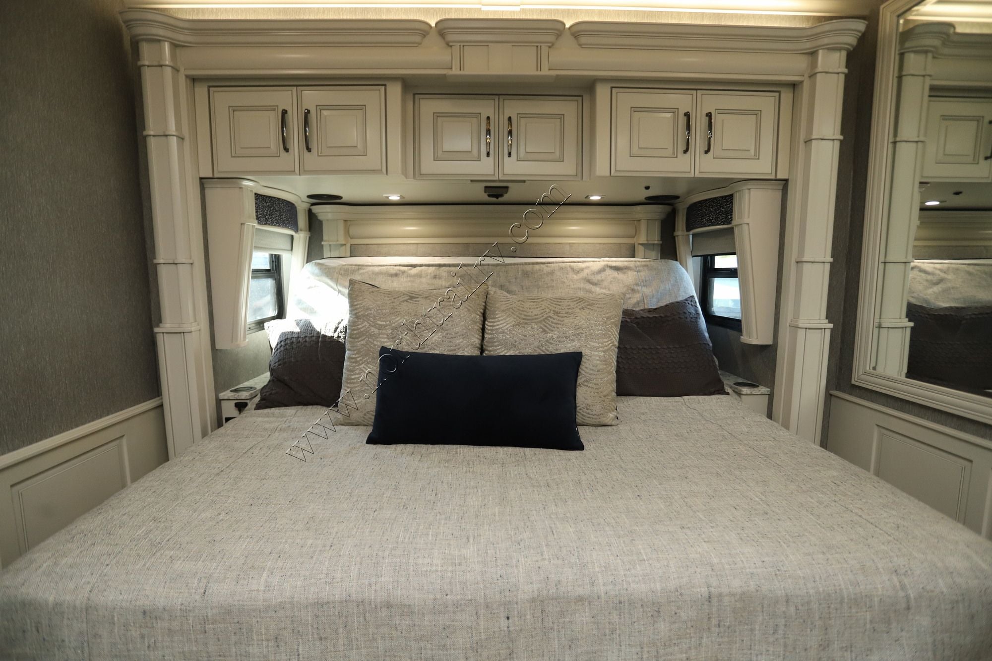 Used 2024 American Coach Dream 42V Class A  For Sale