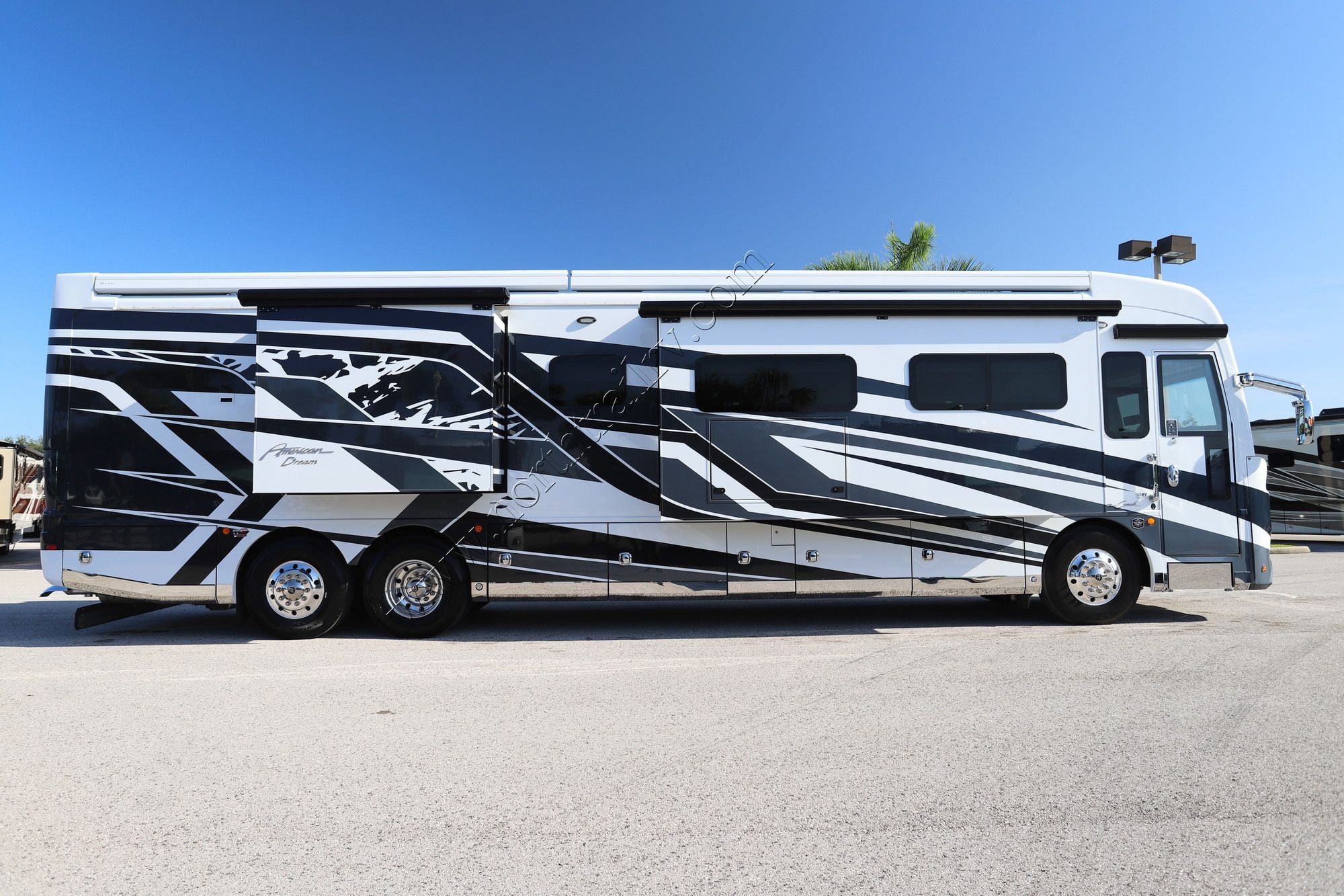 Used 2024 American Coach Dream 42V Class A  For Sale