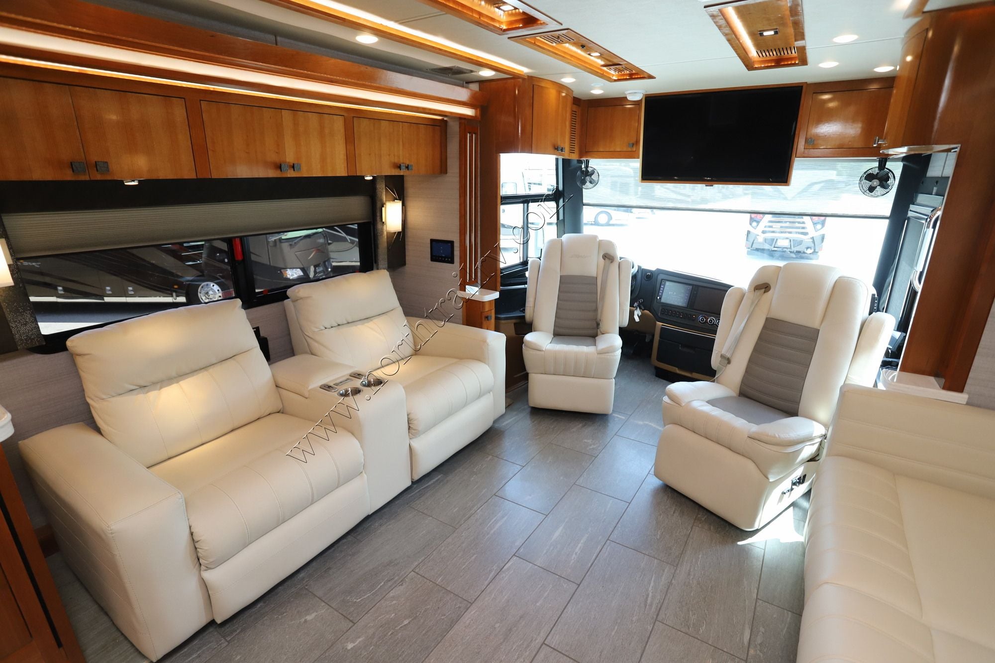 Used 2021 Tiffin Motor Homes Zephyr 45PZ Class A  For Sale