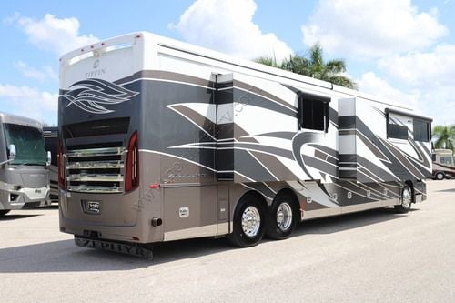 2021 Tiffin Motor Homes Zephyr 45PZ Class A