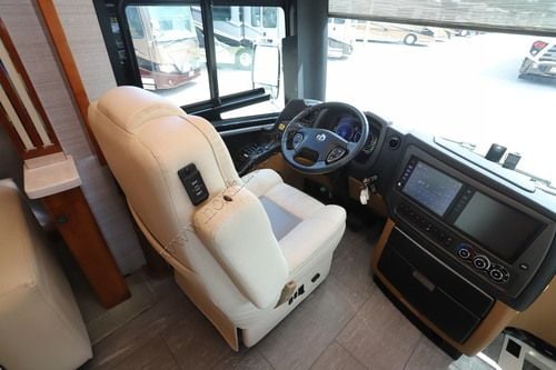 2021 Tiffin Motor Homes Zephyr 45PZ Class A