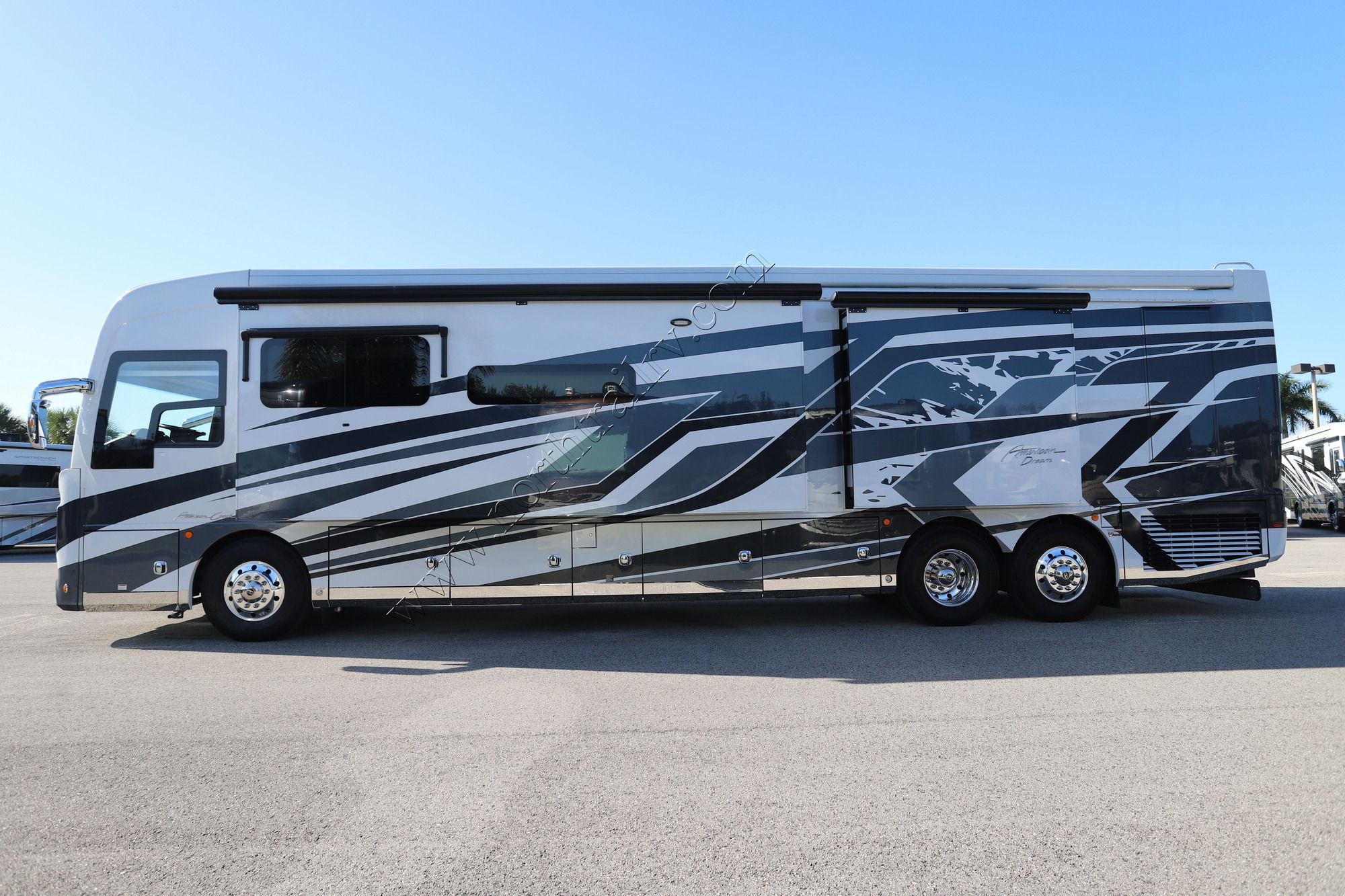 Used 2024 American Coach Dream 42V Class A  For Sale