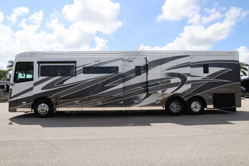 2021 Tiffin Motor Homes Zephyr 45PZ Class A
