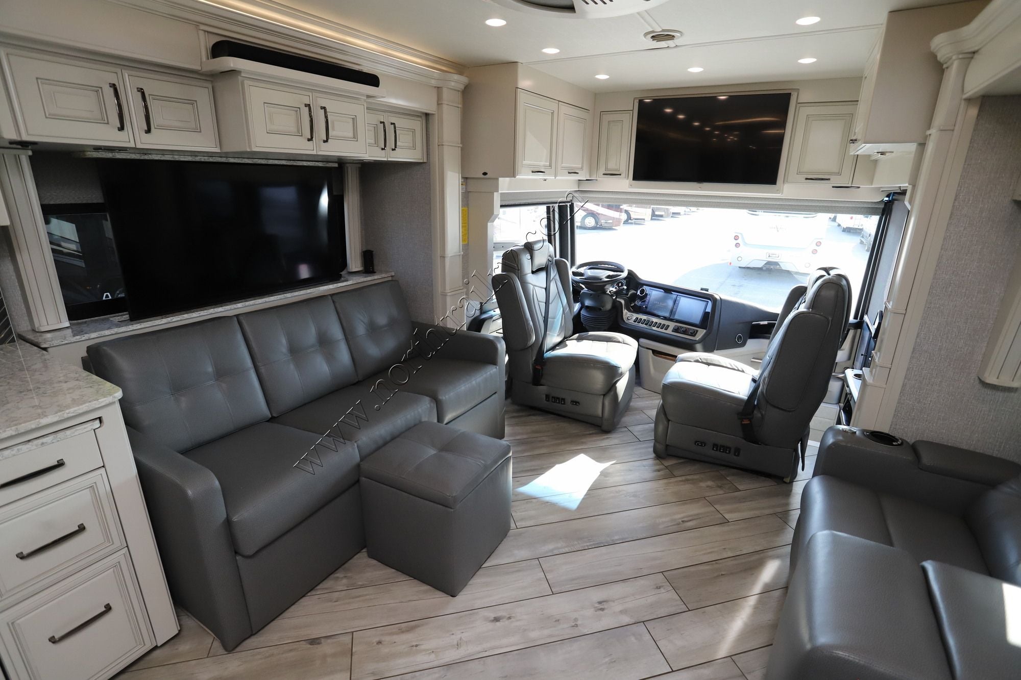 Used 2024 American Coach Dream 42V Class A  For Sale