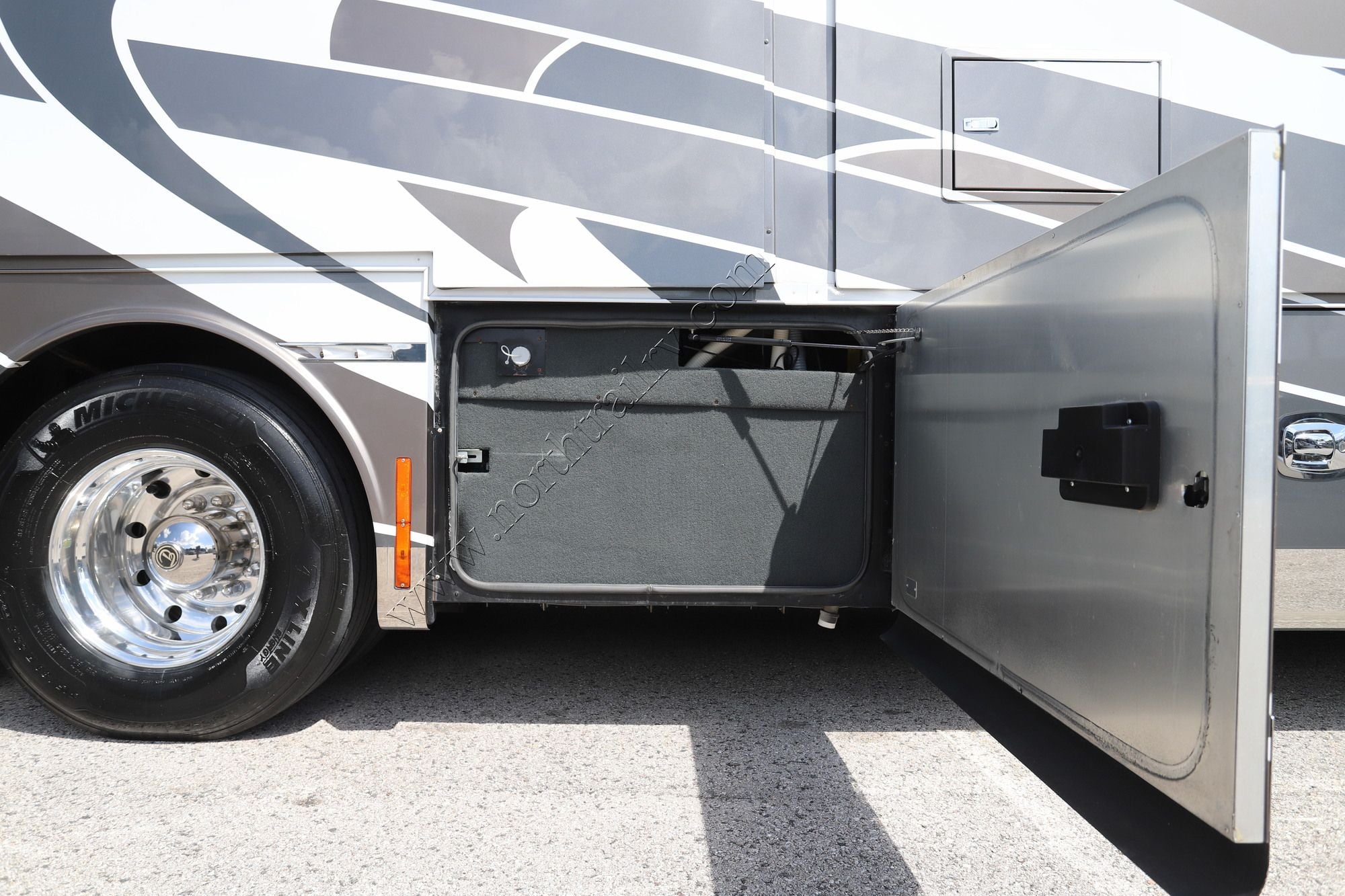 Used 2021 Tiffin Motor Homes Zephyr 45PZ Class A  For Sale