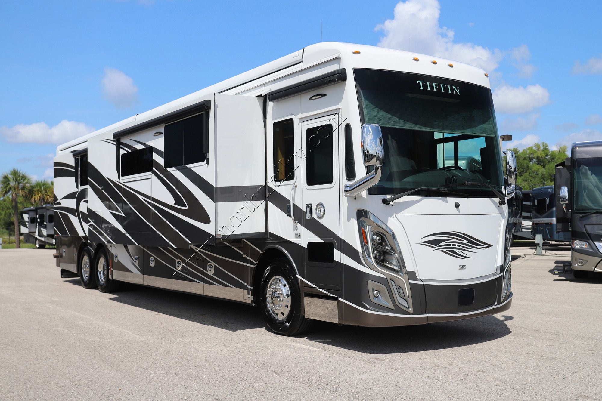 Used 2021 Tiffin Motor Homes Zephyr 45PZ Class A  For Sale
