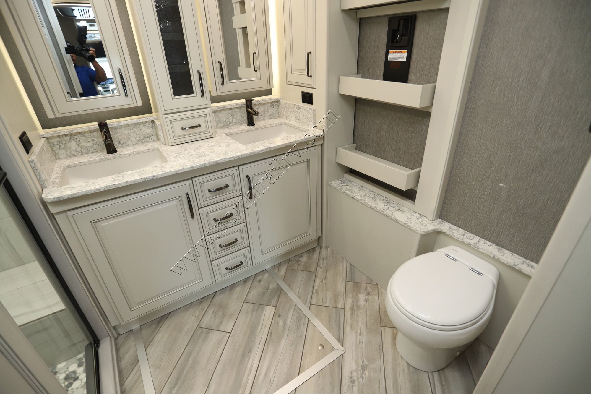 Used 2024 American Coach Dream 42V Class A  For Sale
