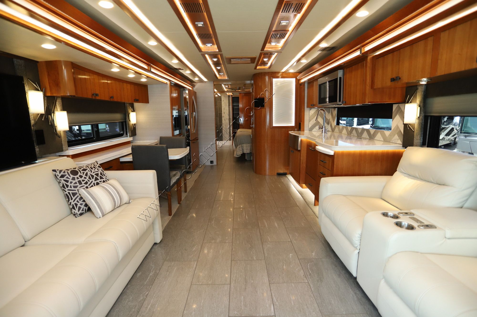 Used 2021 Tiffin Motor Homes Zephyr 45PZ Class A  For Sale