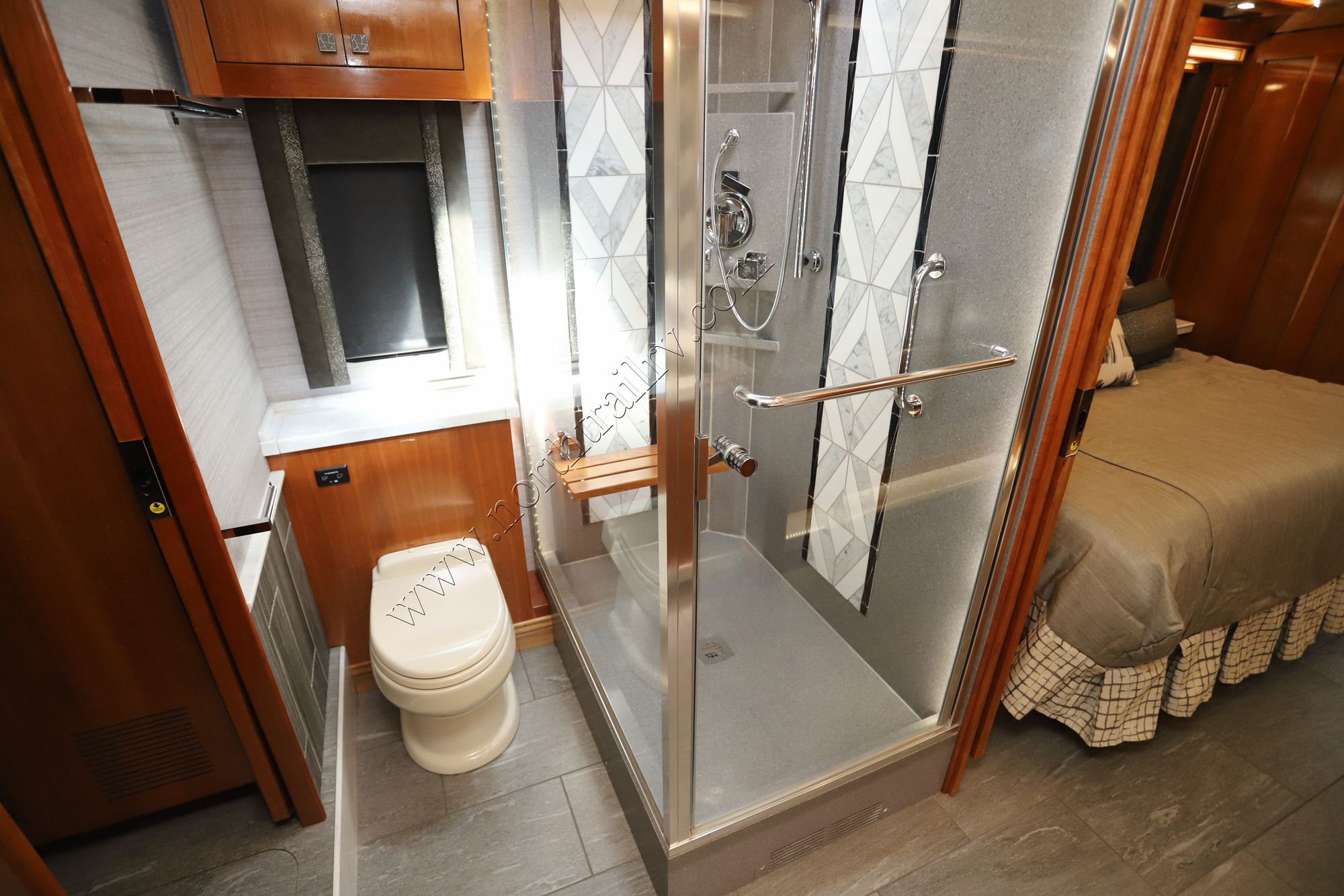 Used 2021 Tiffin Motor Homes Zephyr 45PZ Class A  For Sale