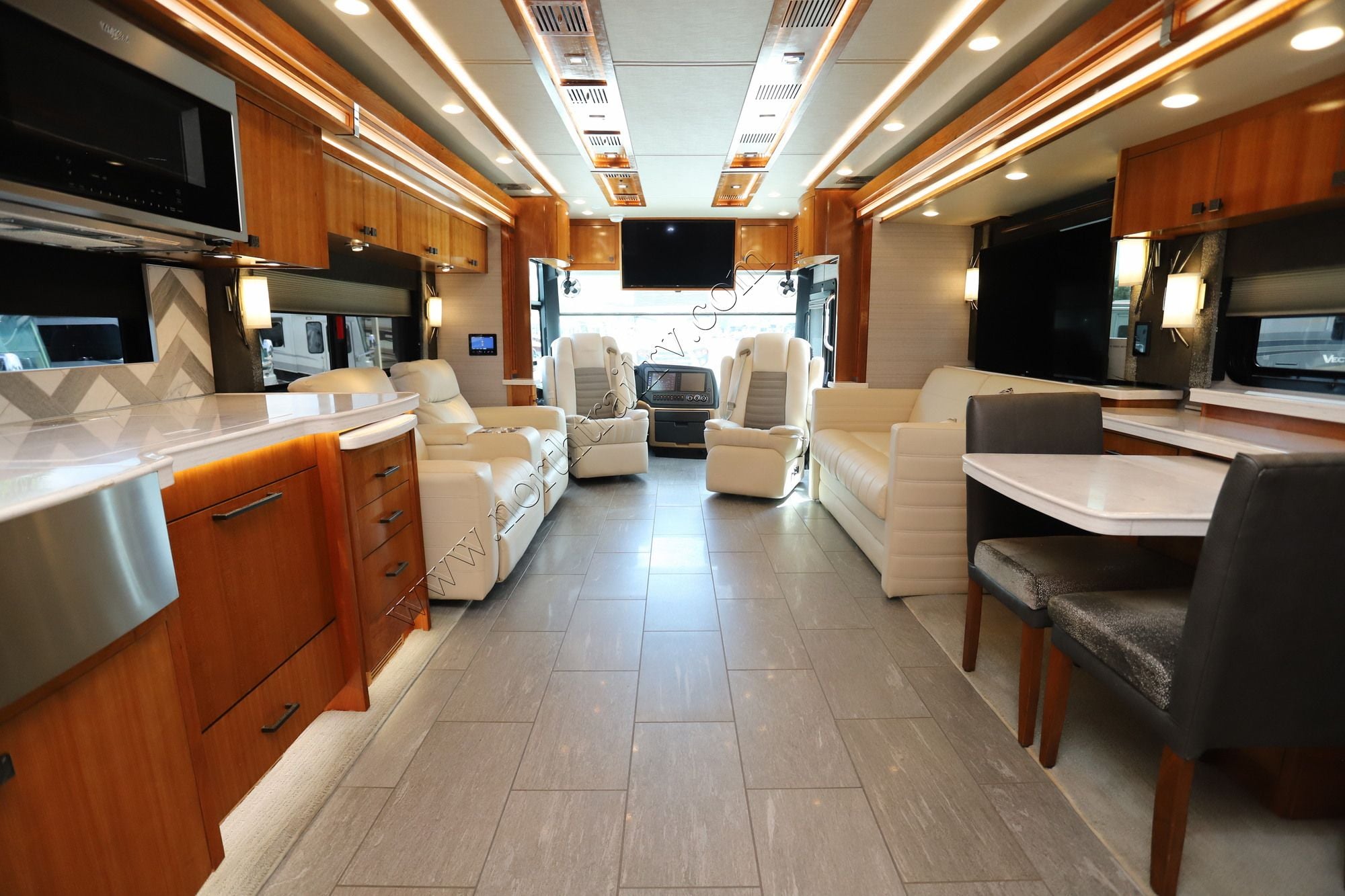 Used 2021 Tiffin Motor Homes Zephyr 45PZ Class A  For Sale