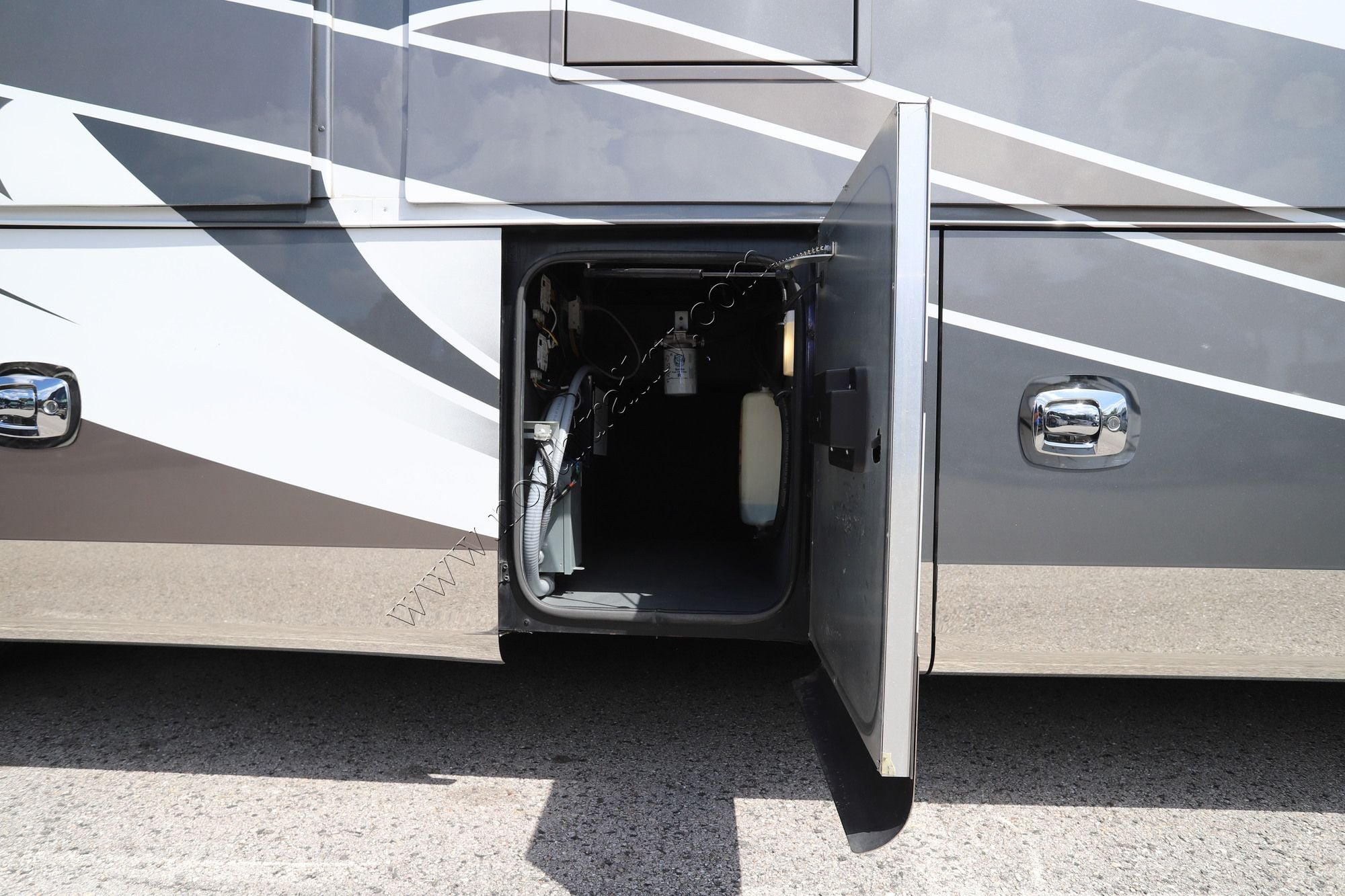 Used 2021 Tiffin Motor Homes Zephyr 45PZ Class A  For Sale
