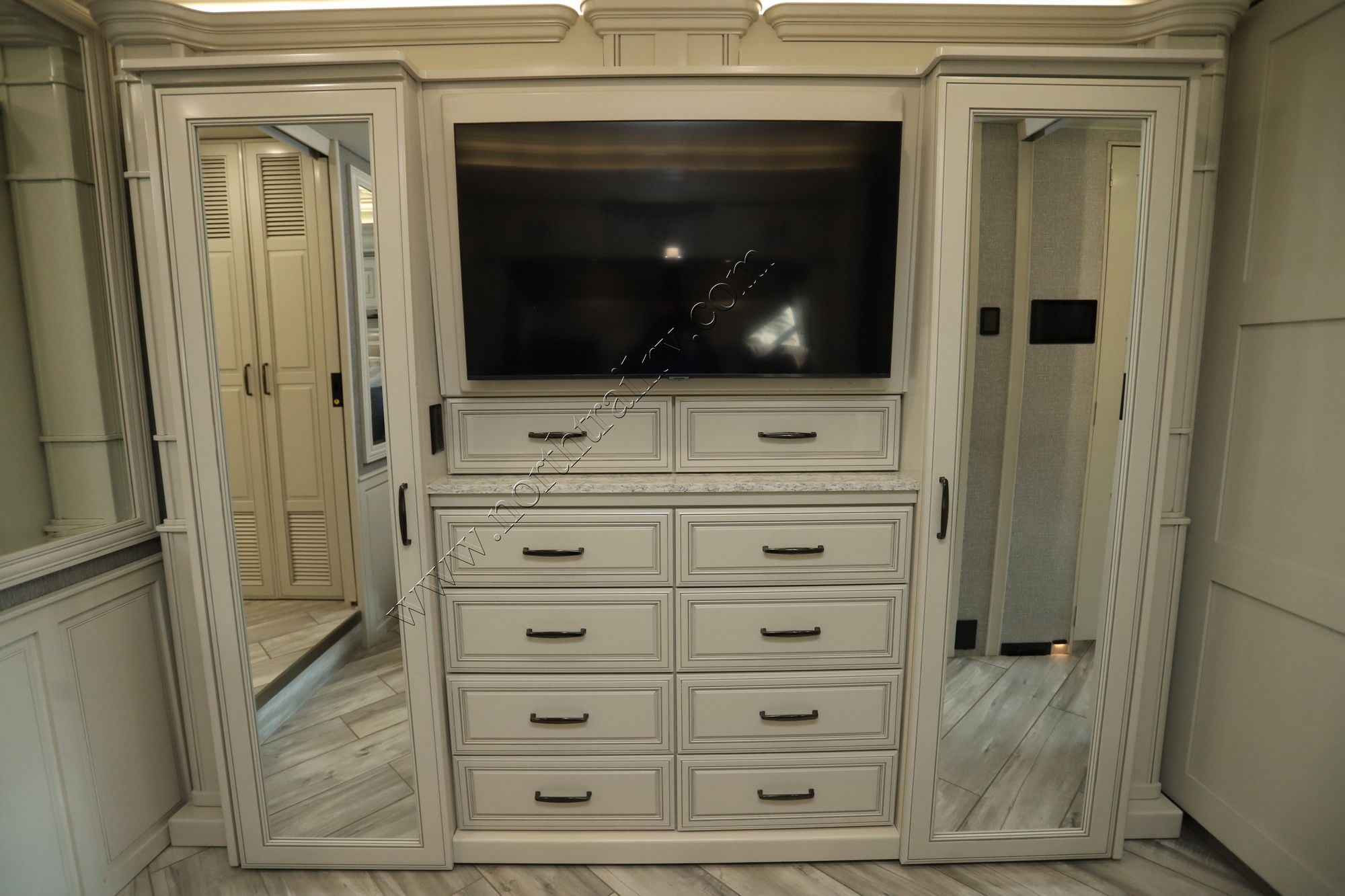 Used 2024 American Coach Dream 42V Class A  For Sale