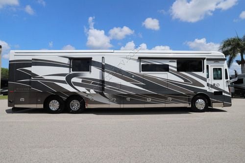 2021 Tiffin Motor Homes Zephyr 45PZ Class A