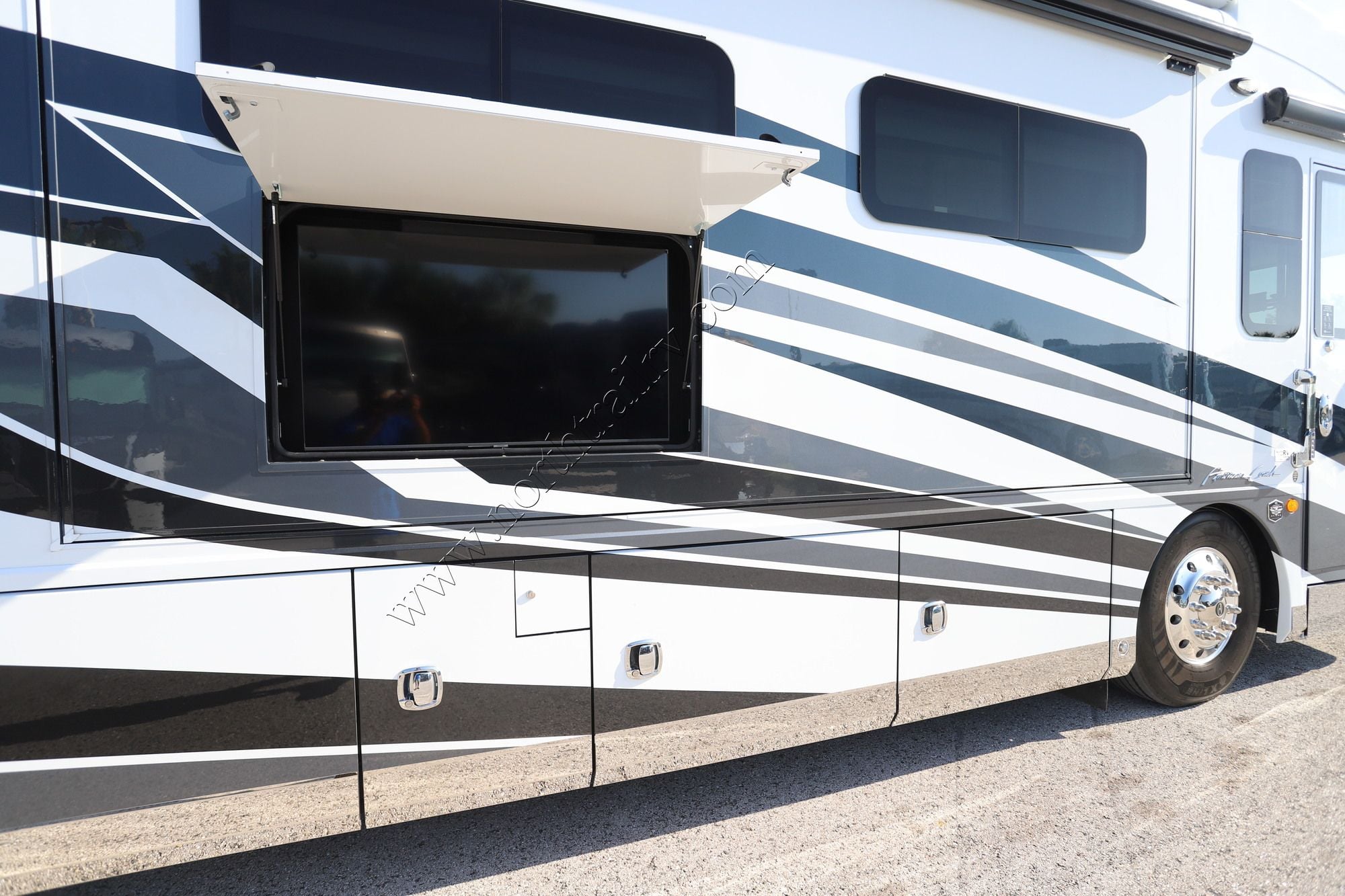 Used 2024 American Coach Dream 42V Class A  For Sale