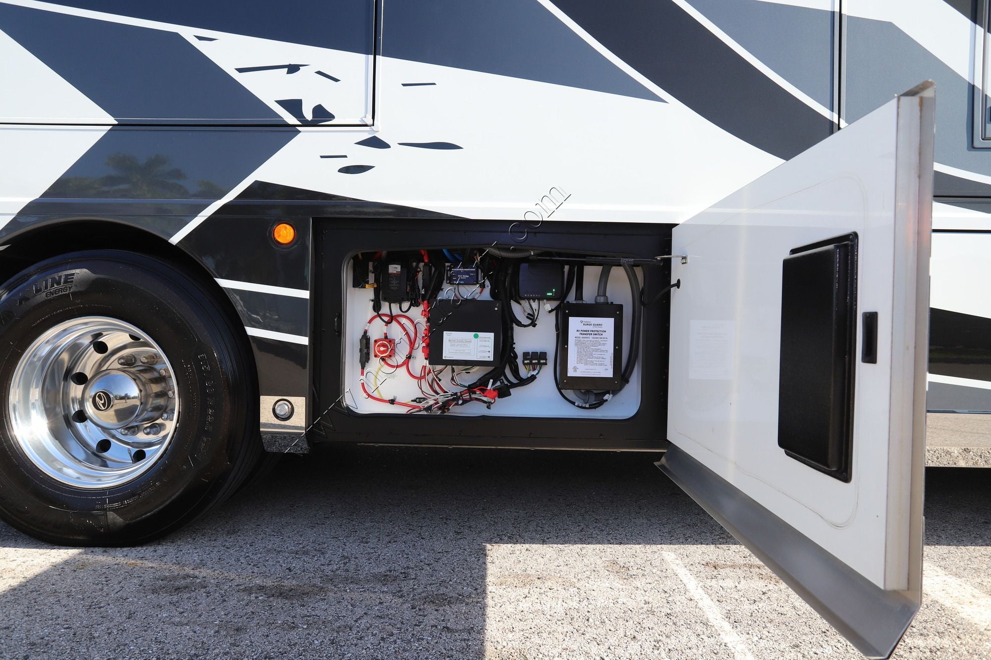 Used 2024 American Coach Dream 42V Class A  For Sale
