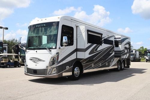 2021 Tiffin Motor Homes Zephyr 45PZ Class A