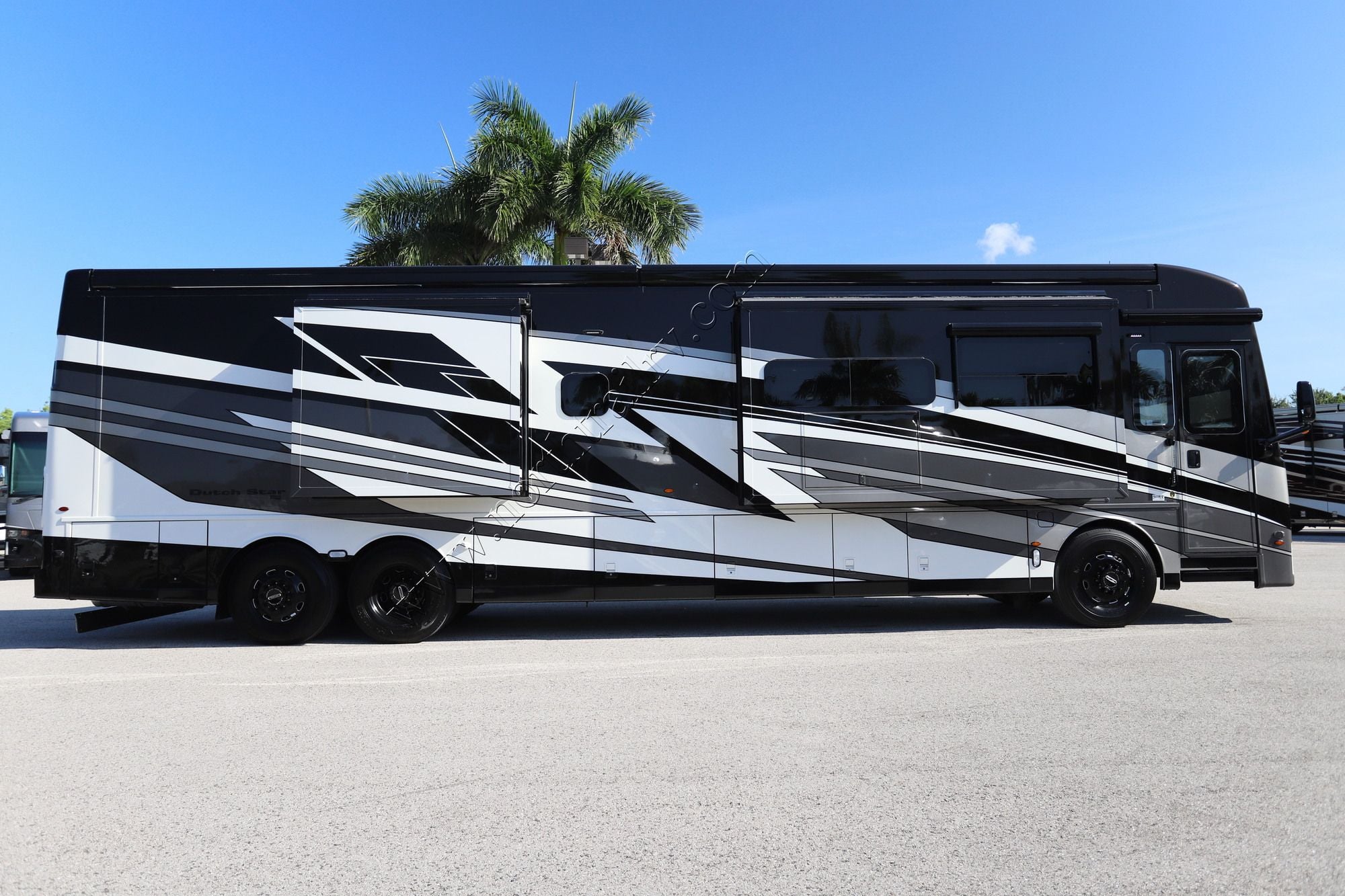 New 2027 Newmar Dutch Star 4325 Class A  For Sale