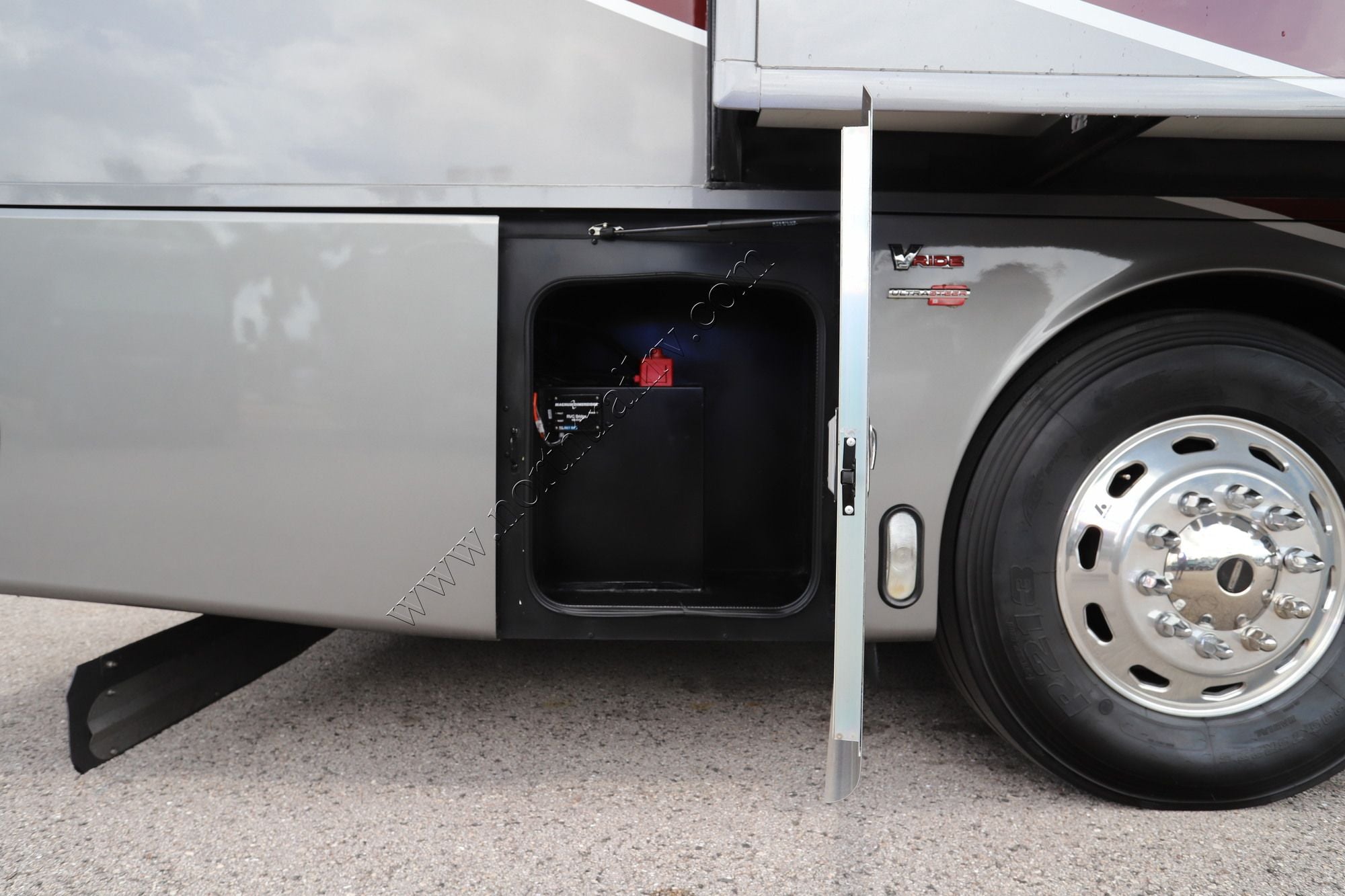 Used 2022 Fleetwood Discovery Lxe 44B Class A  For Sale