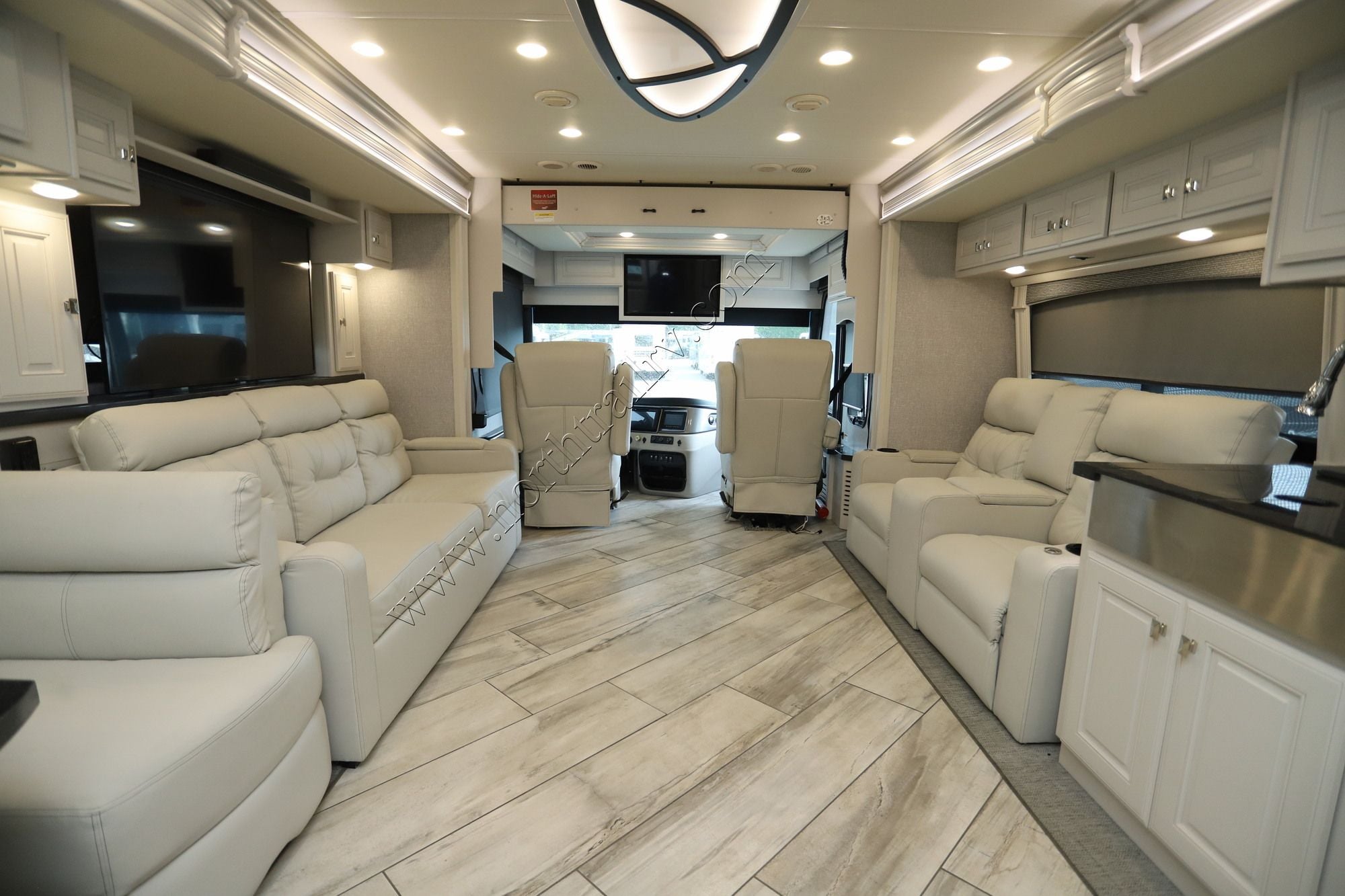 Used 2022 Fleetwood Discovery Lxe 44B Class A  For Sale