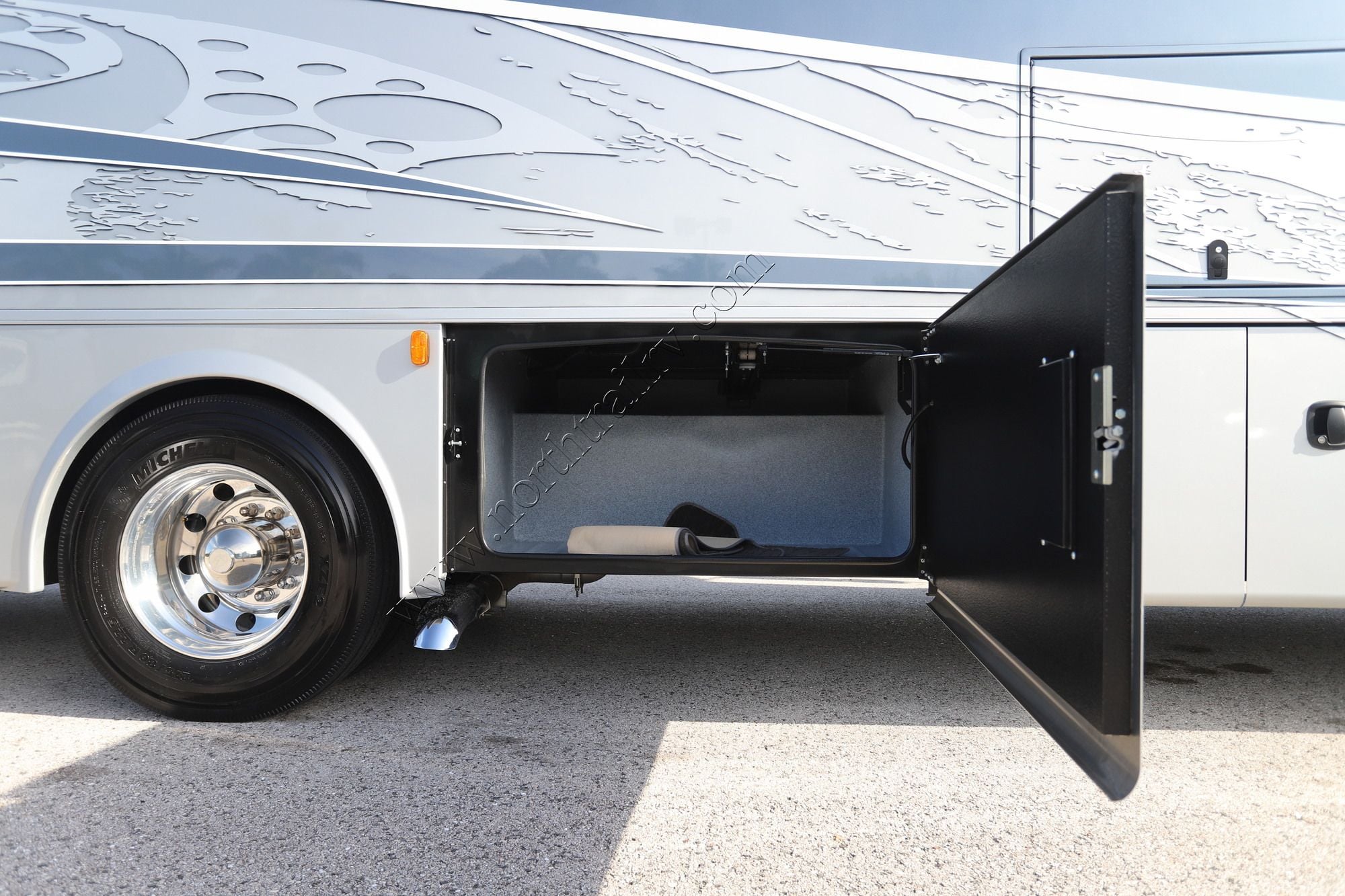Used 2026 Dynamax Dx3 34KD Super C  For Sale