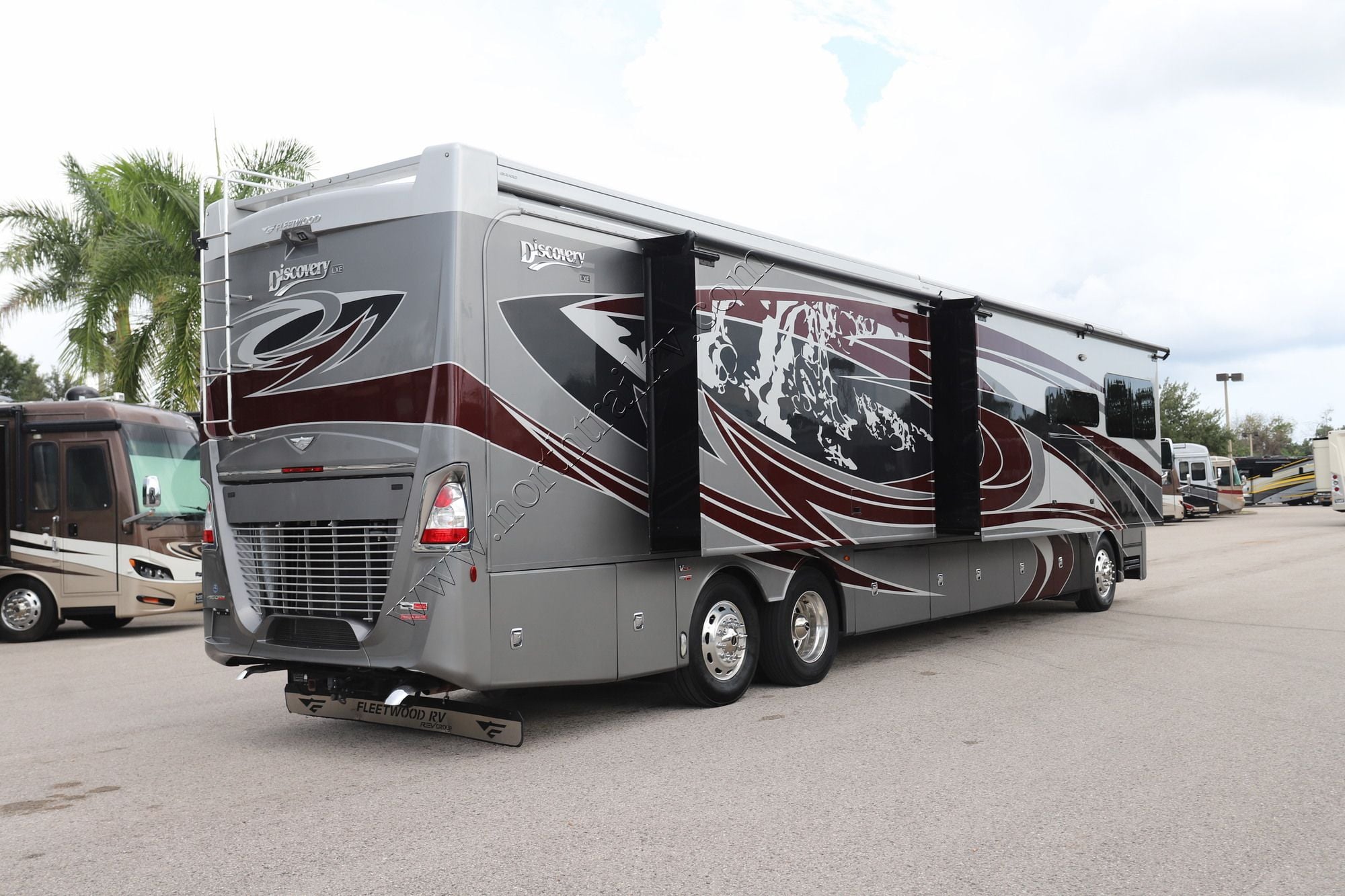 Used 2022 Fleetwood Discovery Lxe 44B Class A  For Sale