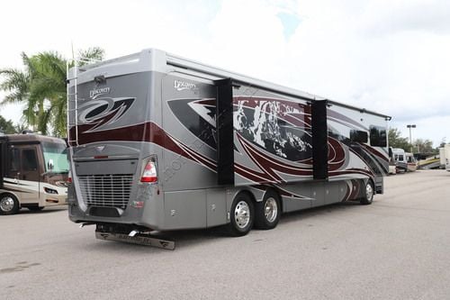 2022 Fleetwood Discovery Lxe 44B