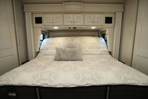 2022 Fleetwood Discovery Lxe 44B