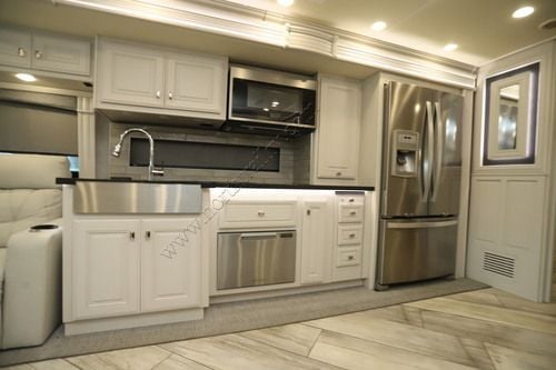 2022 Fleetwood Discovery Lxe 44B