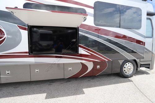 2022 Fleetwood Discovery Lxe 44B