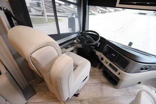 2022 Fleetwood Discovery Lxe 44B