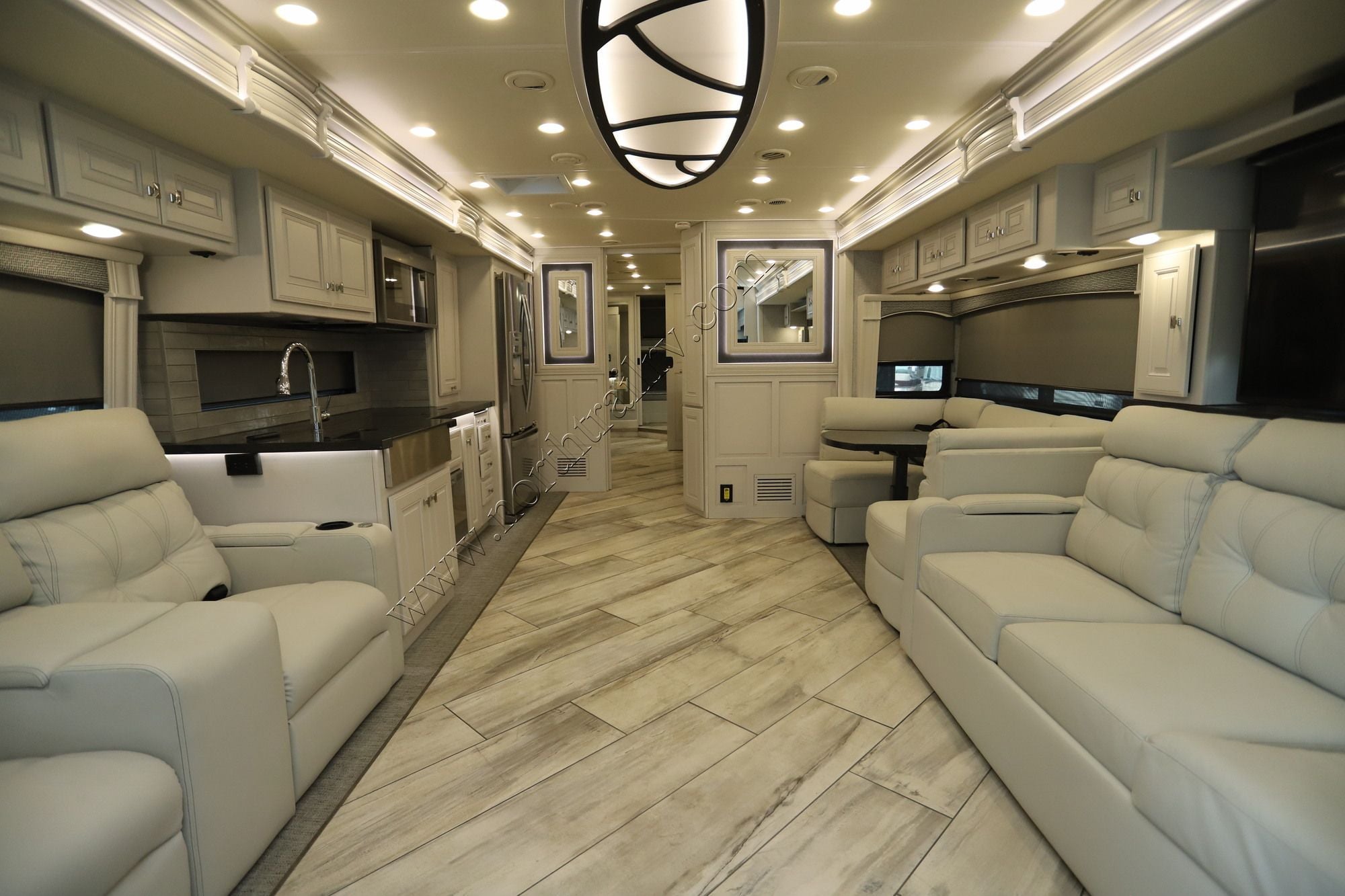Used 2022 Fleetwood Discovery Lxe 44B Class A  For Sale