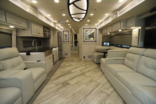 2022 Fleetwood Discovery Lxe 44B