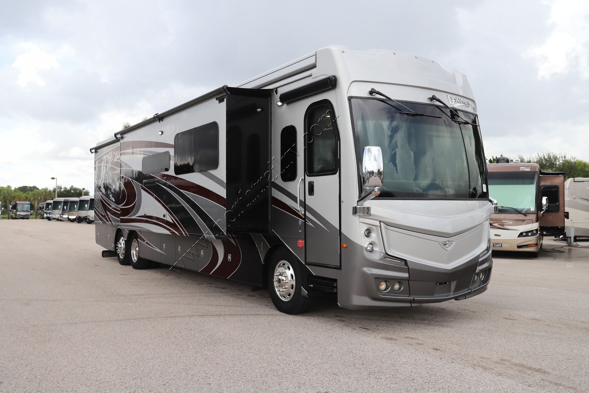 Used 2022 Fleetwood Discovery Lxe 44B Class A  For Sale