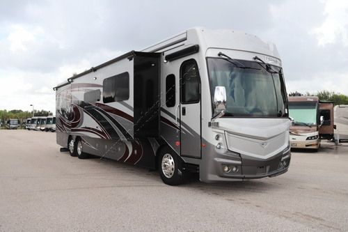 2022 Fleetwood Discovery Lxe 44B