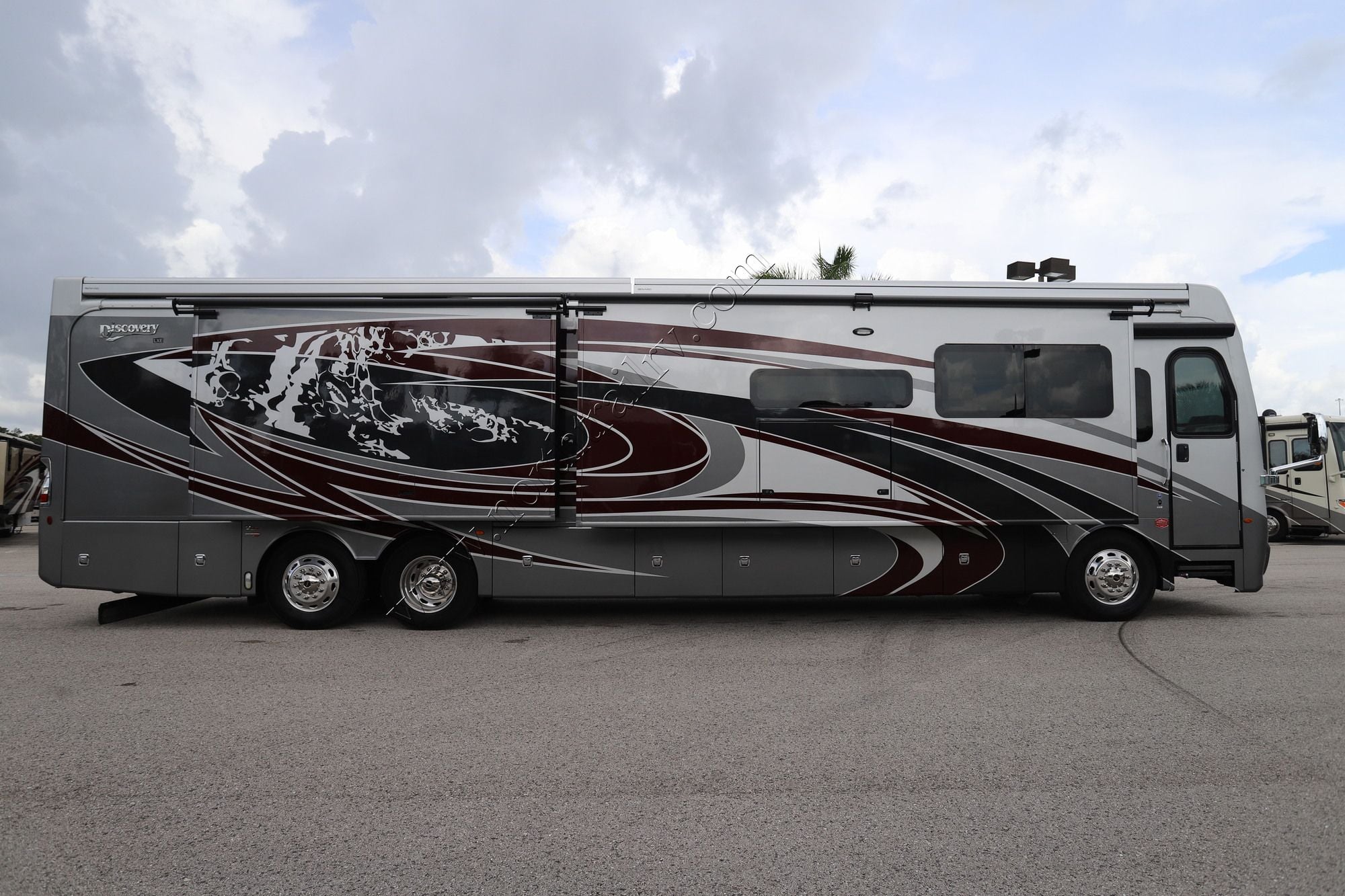 Used 2022 Fleetwood Discovery Lxe 44B Class A  For Sale