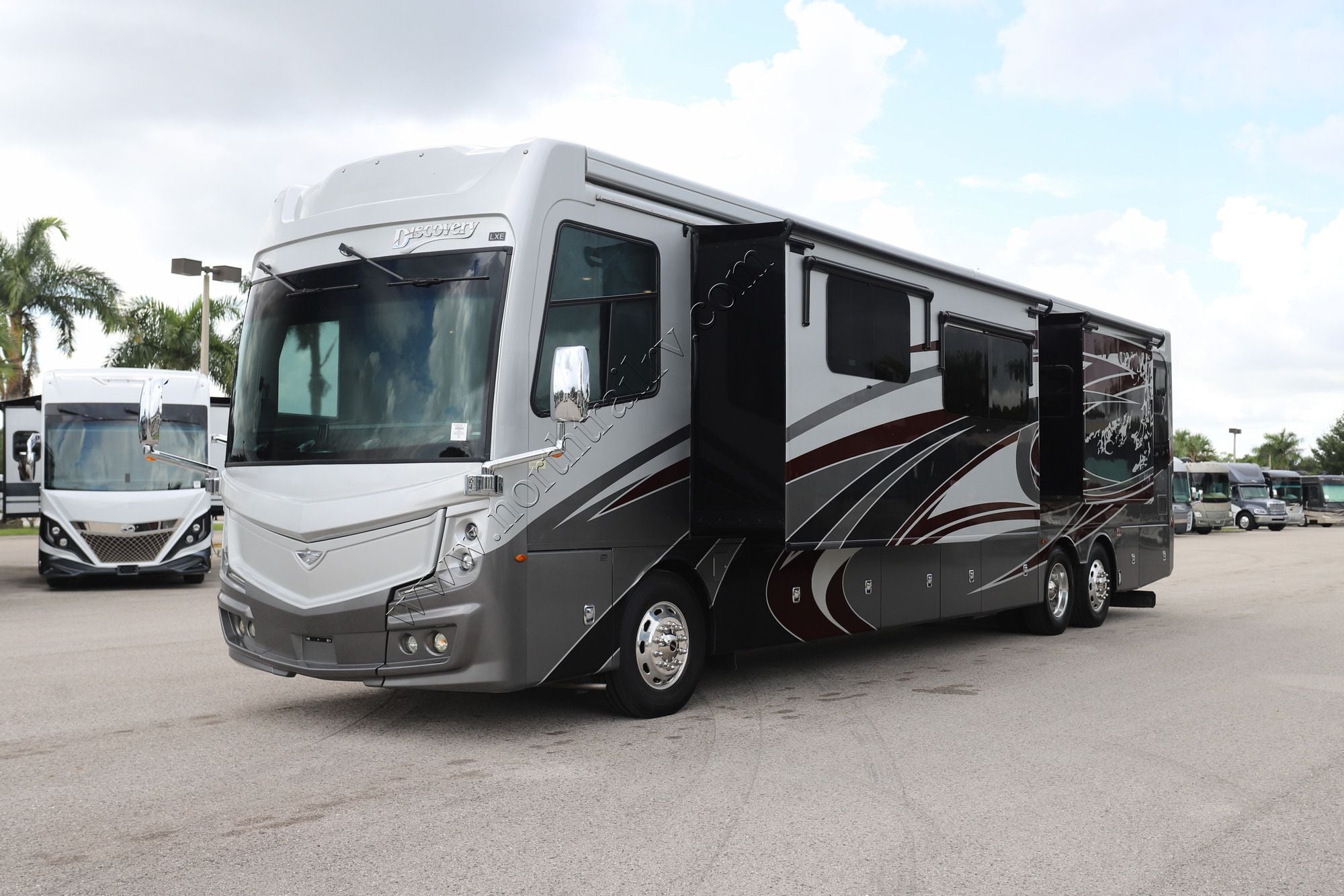 Used 2022 Fleetwood Discovery Lxe 44B Class A  For Sale
