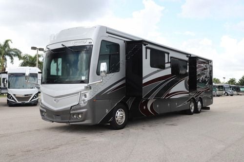2022 Fleetwood Discovery Lxe 44B