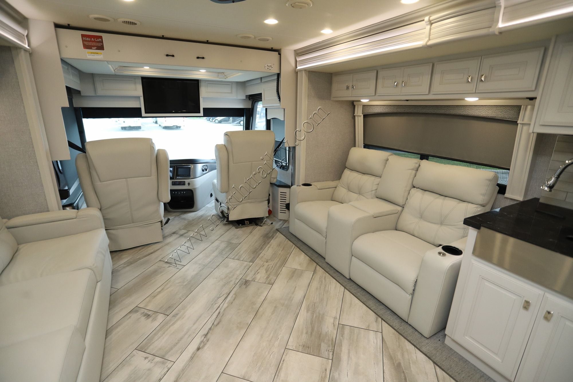 Used 2022 Fleetwood Discovery Lxe 44B Class A  For Sale