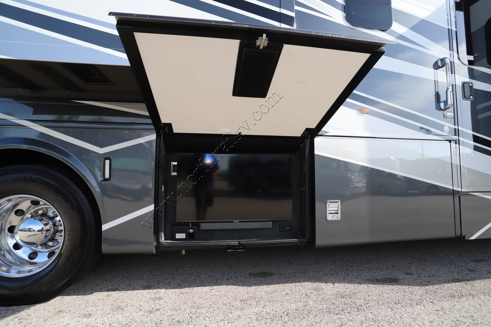 Used 2025 Newmar Super Star 4059 Super C  For Sale