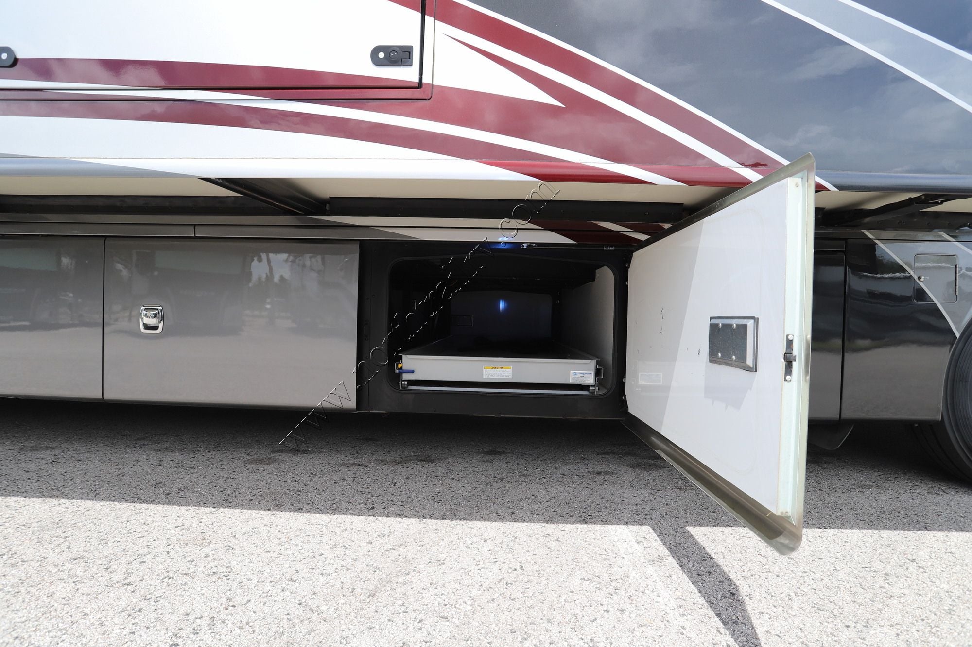 Used 2022 Fleetwood Discovery Lxe 44B Class A  For Sale
