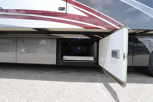 2022 Fleetwood Discovery Lxe 44B