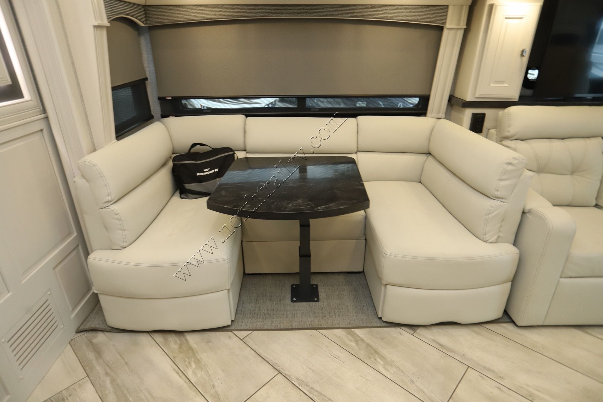 Used 2022 Fleetwood Discovery Lxe 44B Class A  For Sale