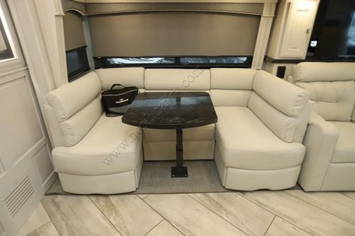 2022 Fleetwood Discovery Lxe 44B