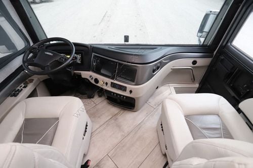 2022 Fleetwood Discovery Lxe 44B