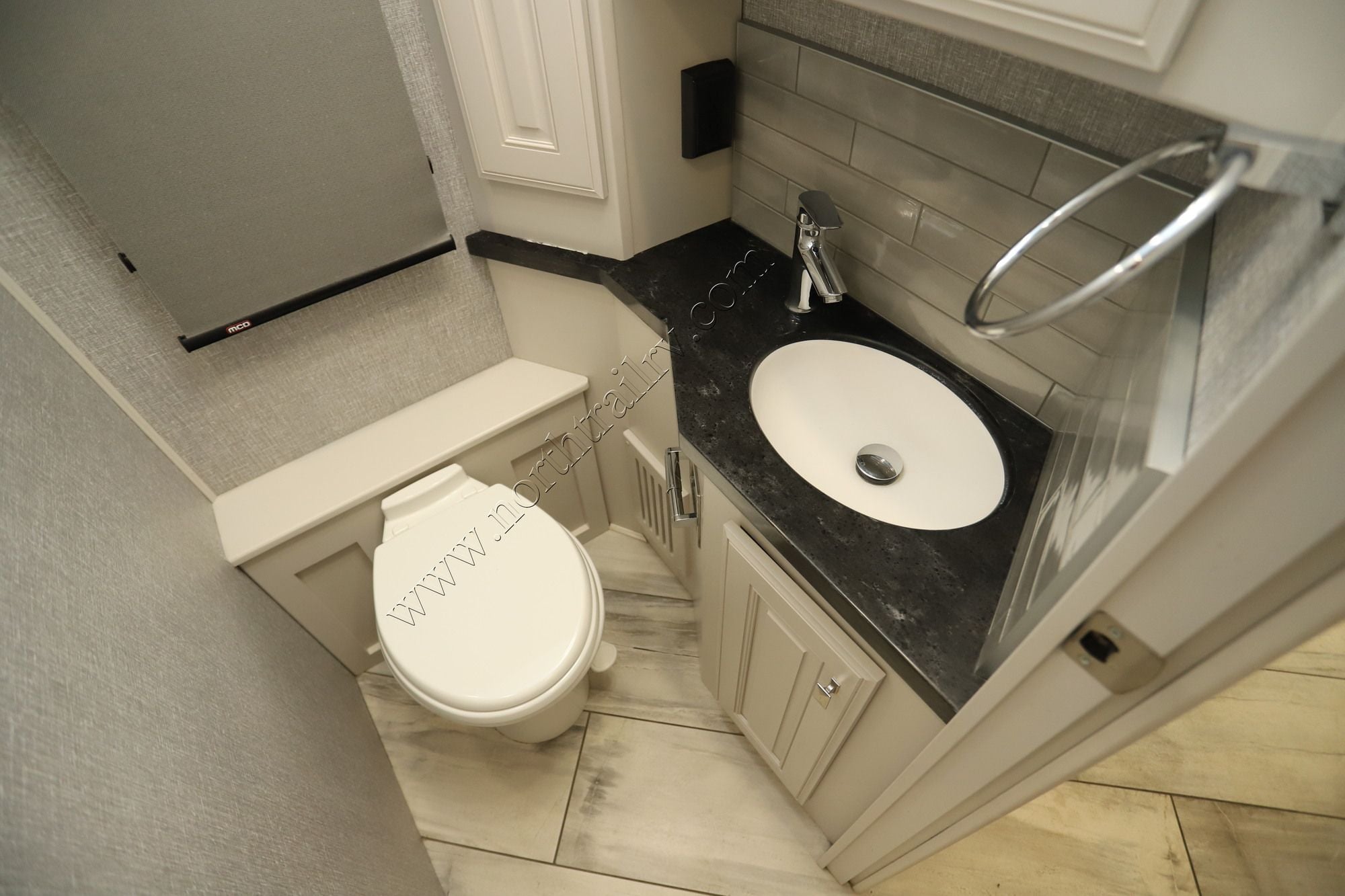 Used 2022 Fleetwood Discovery Lxe 44B Class A  For Sale