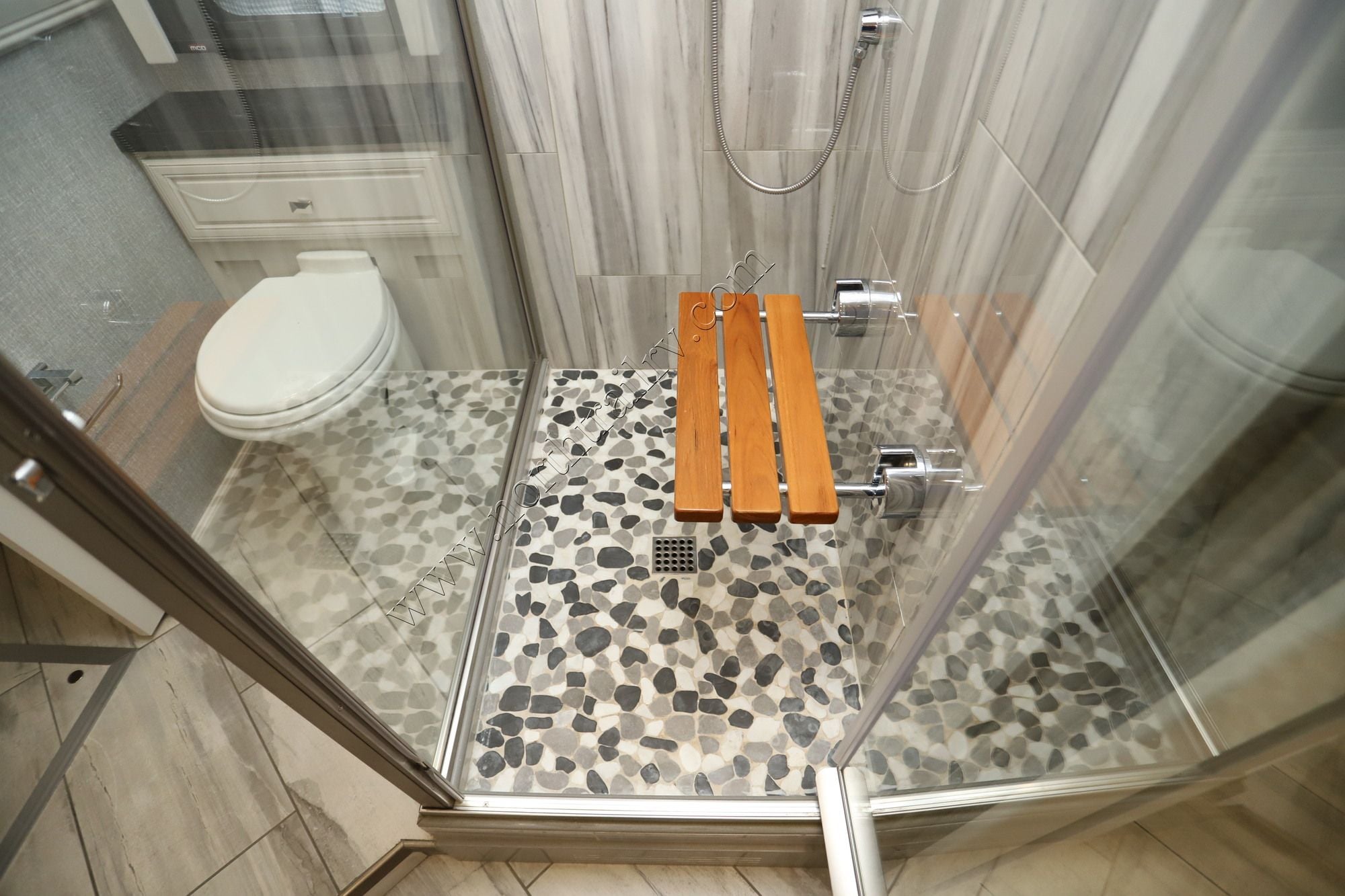 Used 2022 Fleetwood Discovery Lxe 44B Class A  For Sale