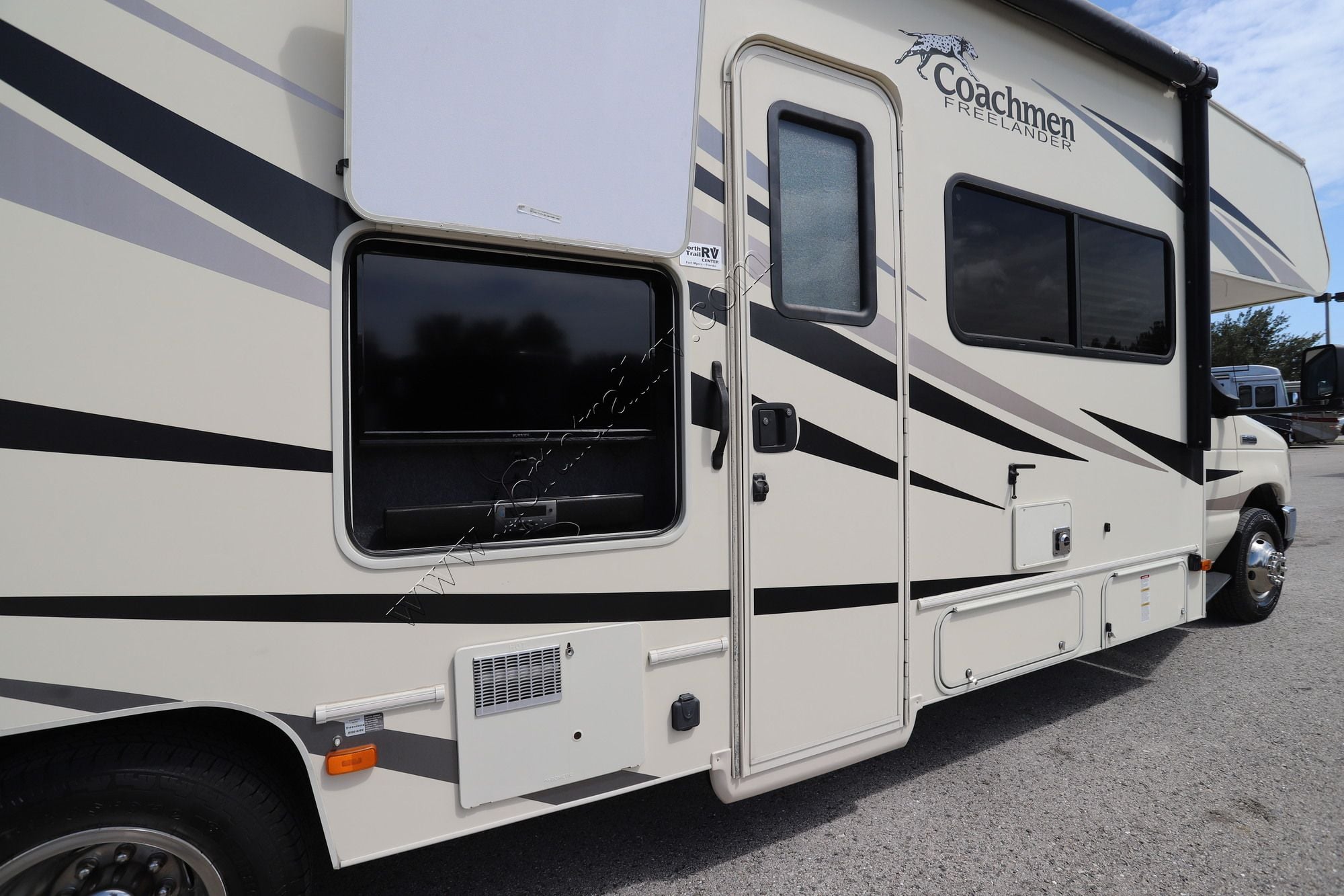 Used 2019 Coachmen Freelander 32DS Class C  For Sale