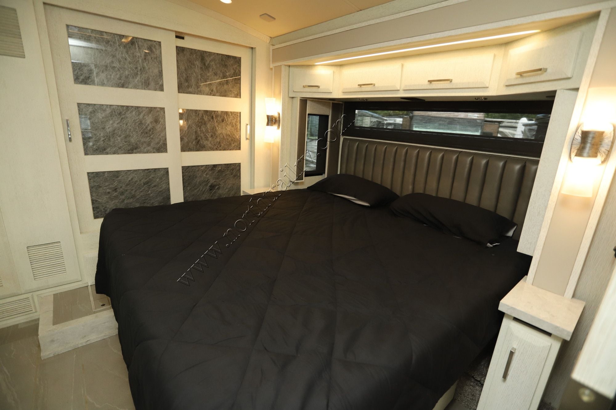 Used 2022 Newmar New Aire 3543 Class A  For Sale