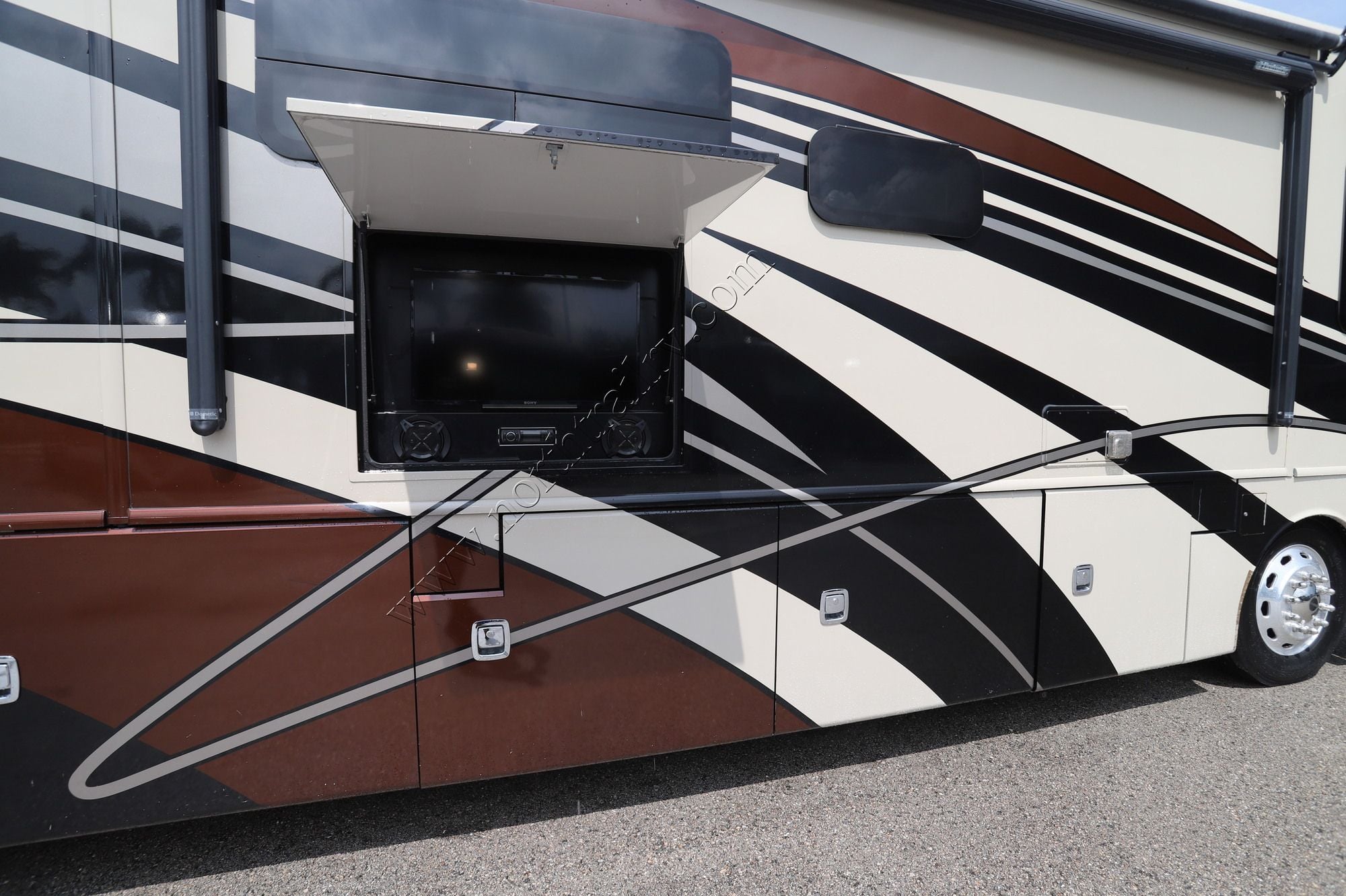 Used 2016 Fleetwood Expedition 40X Class A  For Sale