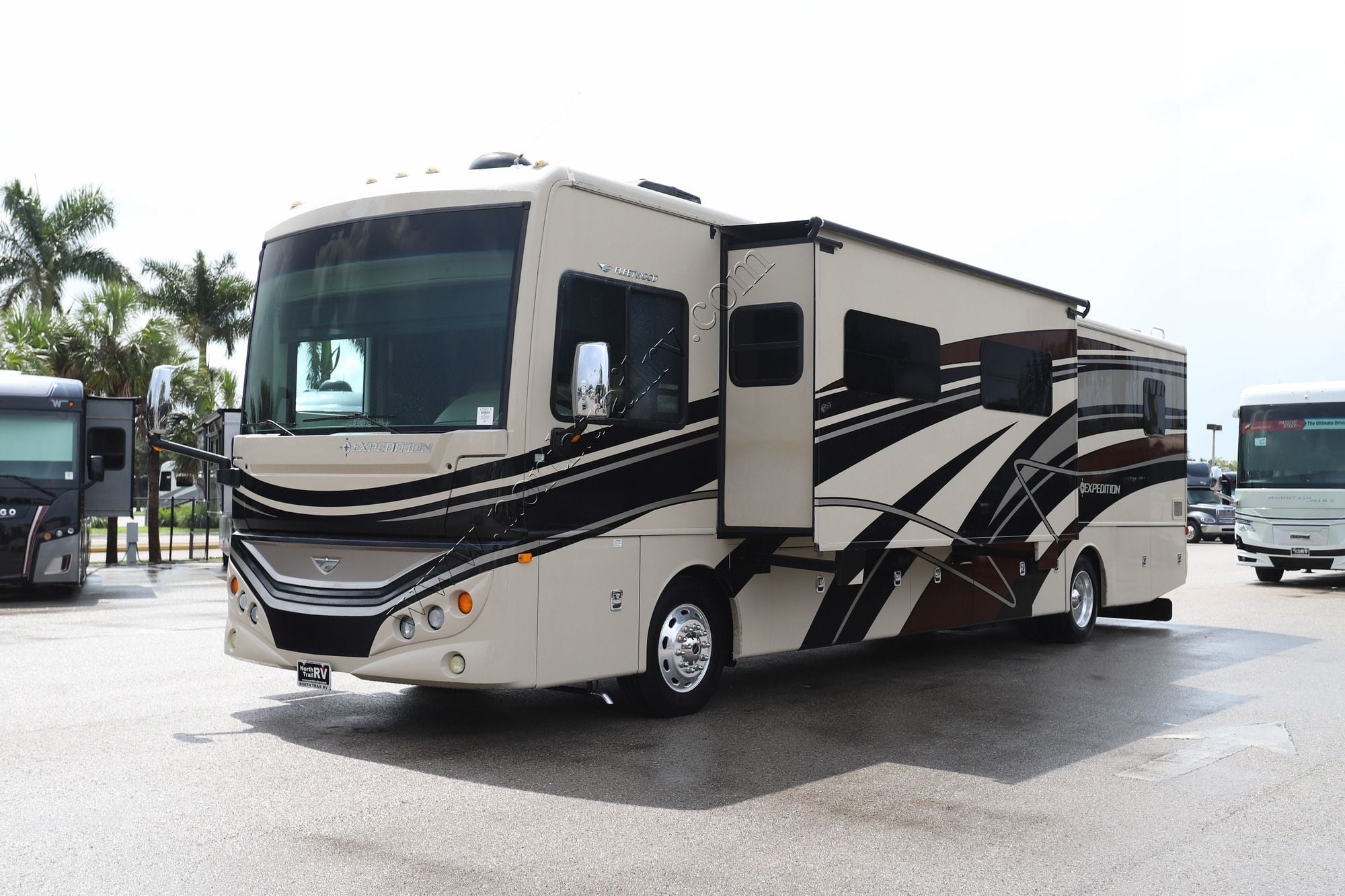 Used 2016 Fleetwood Expedition 40X Class A  For Sale